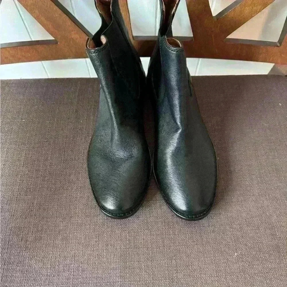 Frye Carly Chelsea Black Boots worn once please see the image - Picture 8 of 10
